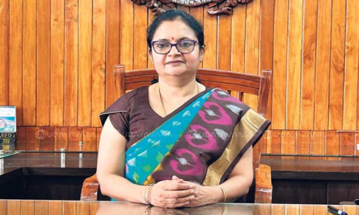 Udupi DC T.K. Swaroopa Asks Citizens to Link Their Mobile Numbers With Aadhaar