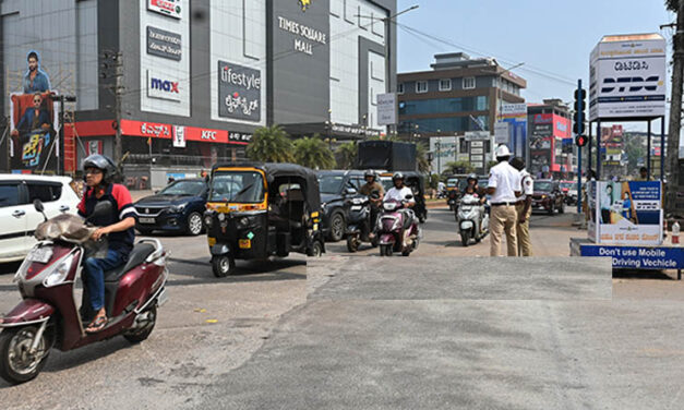 The New Signal System at Kalsanka Junction Starts Functioning Finally