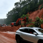 Landslide at NH 169 Near Mangalore: Traffic diverted to one lane