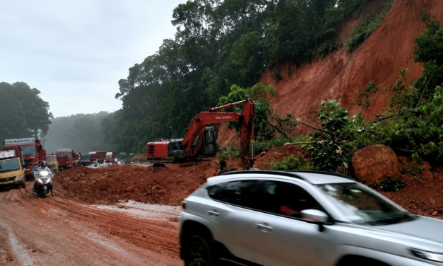 Landslide at NH 169 Near Mangalore: Traffic diverted to one lane
